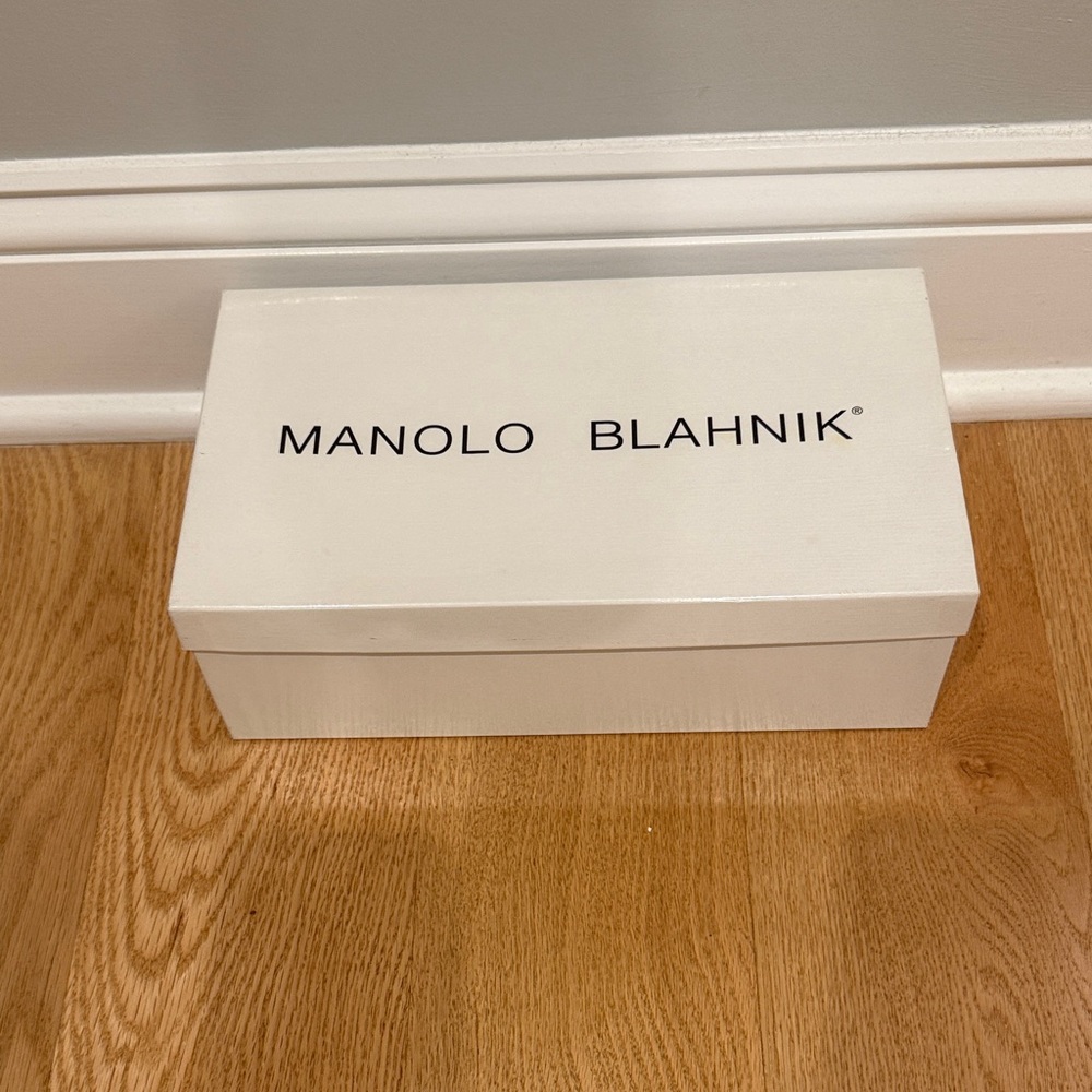 Manolo Blahnik Campari Black Patent Leather Heels - Picture 7 of 8